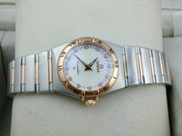 欧米茄星座系列贝壳表面18K玫瑰金两针钻石刻度女腕表（多颜色）